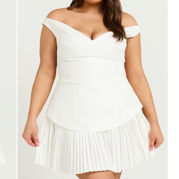 NWT Showpo Izara Mini Dress Size 16 Off the Shoulder Pleated Fit & Flare - Picture 1 of 14